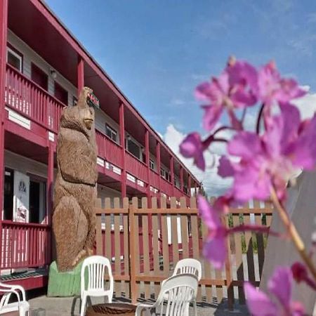 كيناي The Place Motel Bar المظهر الخارجي الصورة