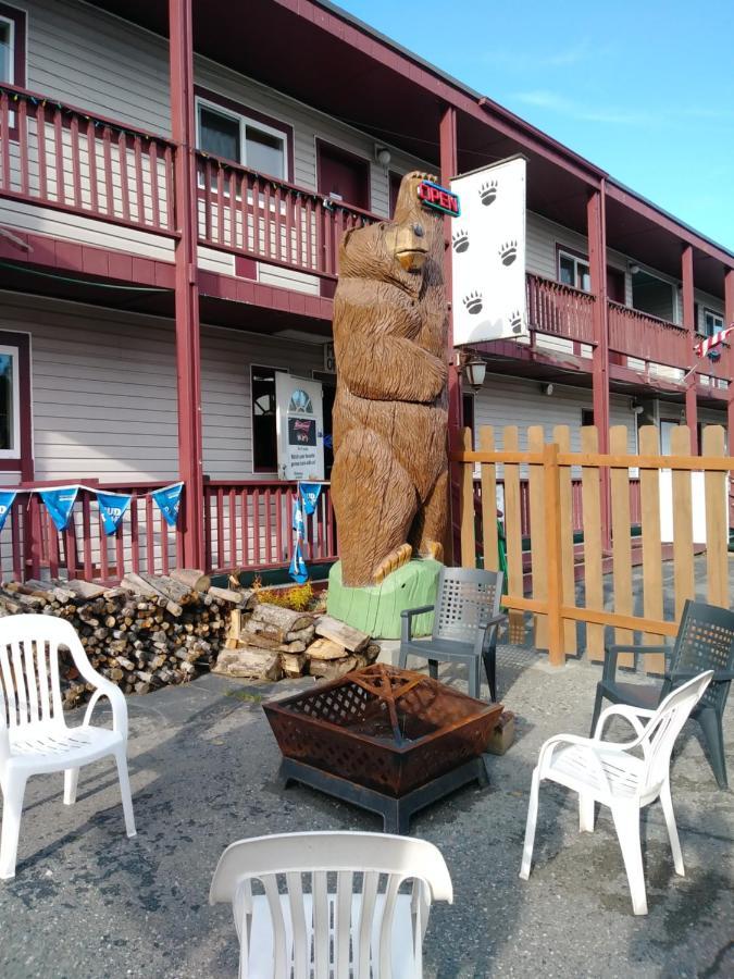 كيناي The Place Motel Bar المظهر الخارجي الصورة